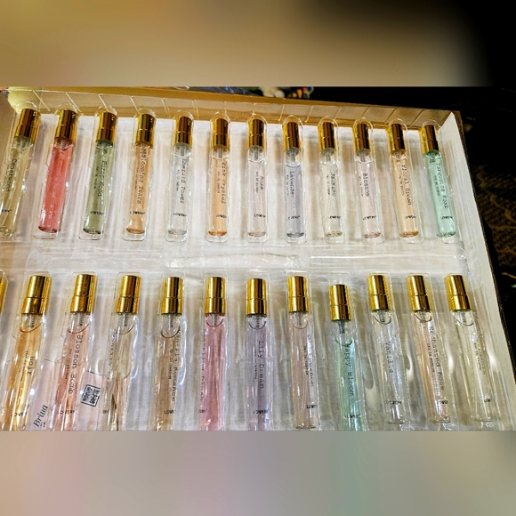 Perfumes Gift Set 24pcs Sampler Pack. - Picture 7 of 10